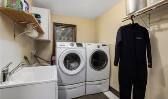 11 Renfrew Ave, Middletown, RI 02842