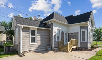 1506 Hamilton St SW, Cedar Rapids, IA 52404