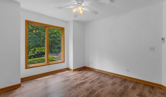 2 Echowood Dr, Algonquin, IL 60102
