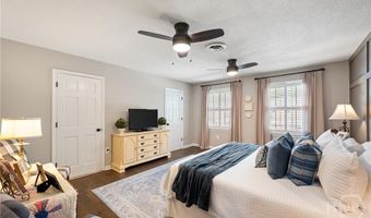 18 S Stratford Dr, Athens, GA 30605