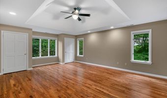 1 Mountaincrest Dr, Cheshire, CT 06410