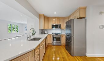 6111 35TH St N, Arlington, VA 22213