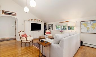 56 Summerfield Ln, Middletown, RI 02842