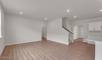 12 Dahlia Ct, Bayville, NJ 08721