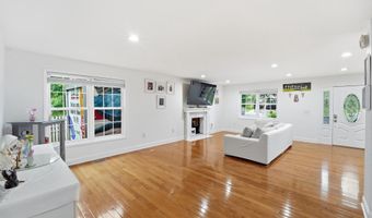 6219 CRESTWOOD Dr, Alexandria, VA 22312