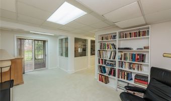 117 Royal Oak Dr, Aurora, OH 44202