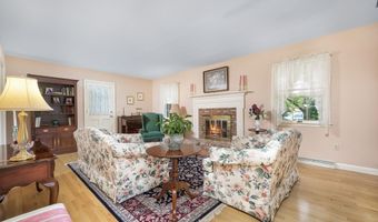 16 Iron Gate Ln, Cromwell, CT 06416