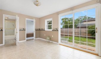 3 Sheffield St, Warwick, RI 02889