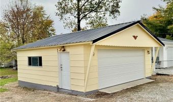 569 Broadway St, Austin, IN 47102