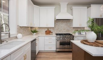 13 Woods Ln, Beaufort, SC 29907