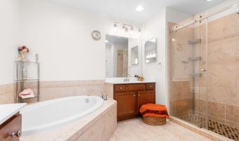 6 ELCO Ct, Bayonne, NJ 07002