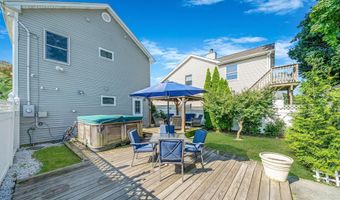 29 North Plz, Amity Harbor, NY 11701