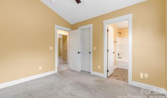 2 Cottage Cove Ln, Asheville, NC 28803