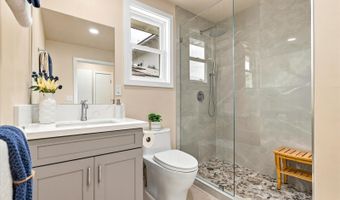 679 Kihapai St D, Kailua, HI 96734