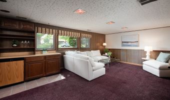 838 S Michigan Ave, Addison, IL 60101