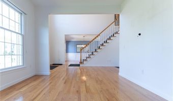 9 Elizabeth Dr, Lincoln, RI 02865