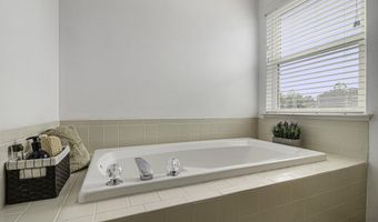 1304 N Bay Dr, Ann Arbor, MI 48103