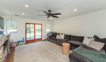 18 Evergreen Dr, Bayonne, NJ 07035