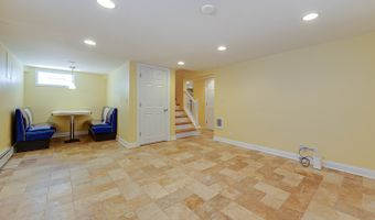 805 S Mitchell Ave, Arlington Heights, IL 60005
