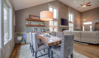 823 155th Cir, Basehor, KS 66007