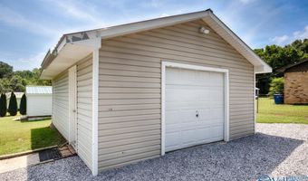 215 Dusty Dr SW, Arab, AL 35016