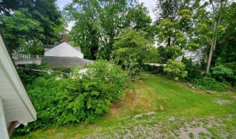 92 Compton St, Belford, NJ 07718