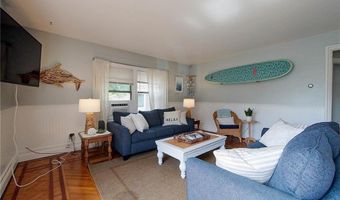 28 Narragansett Ave 1, Newport, RI 02840