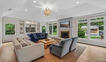 26 Bradrick Ln, Allendale, NJ 07401