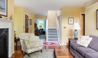 11 Lake Forest Dr, Burlington, VT 05401
