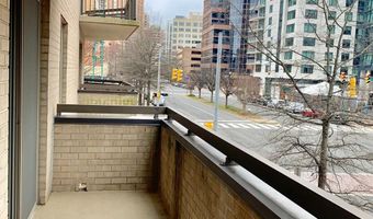 901 N MONROE St 203, Arlington, VA 22201