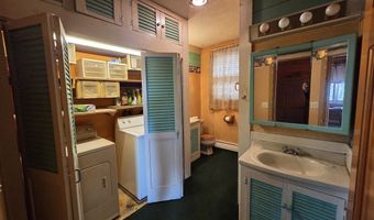 54 Slocum St, Acushnet, MA 02743