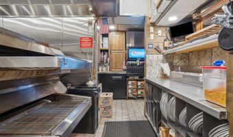 108 W 1st, Dyersville, IA 52040