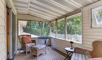 2706 Meadow Glen Rd, Ames, IA 50014