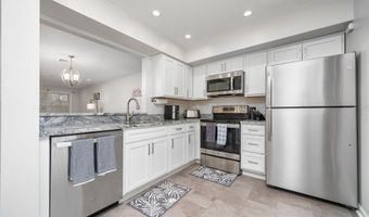 39 Manorwood Dr 39, Branford, CT 06405