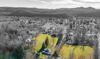 532 Spring St, Alderson, WV 24910