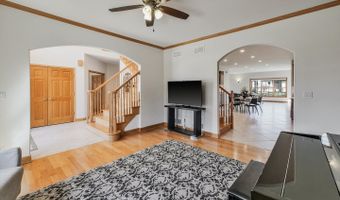 500 E Sherwood Dr, Addison, IL 60101