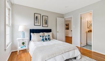 9908 KENTSDALE Dr, Potomac, MD 20854