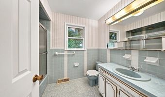 4 Laurel Dr, Albany, NY 12211