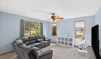 1635 Oak Dr, Aurora, MO 65605