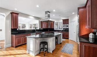 30 Lenihan Ln, East Greenwich, RI 02818
