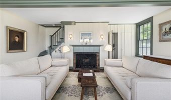 10 Casey Ct, Newport, RI 02840