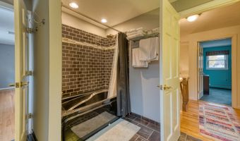 165 Oak Ridge Dr, Berlin, CT 06037
