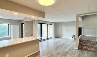 118 ROBERTS Ln 300, Alexandria, VA 22314