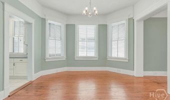 17 E 33rd St, Savannah, GA 31401