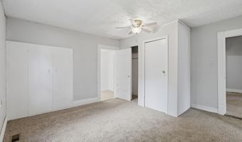 114 E College St, Aurora, MO 65605
