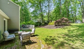 33 Ridgedale Rd, Bethel, CT 06801