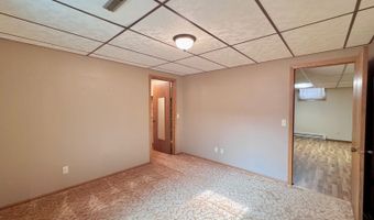 209 10th Ave NW, Bowman, ND 58623