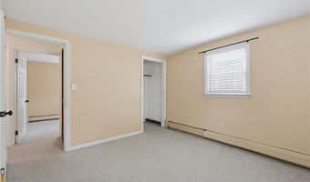 29 Rosedale Dr, Bristol, RI 02809