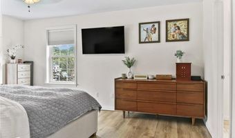 2 Gray Coach Ln 210, Cranston, RI 02921