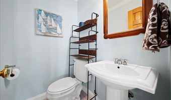 16 Gibbs Rd, Amity Harbor, NY 11701